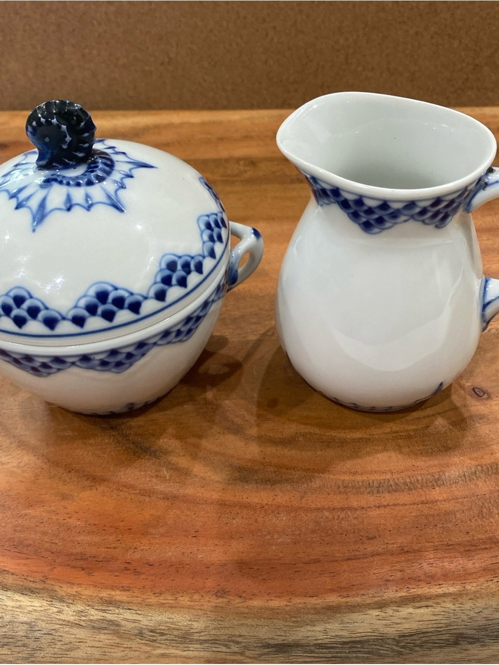 Vtg Bing & Grondahl Kronberg Blue/White Creamer & Lidded Sugar Set #593/393
